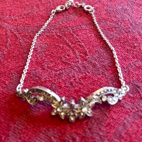 Pretty Necklace and Bracelet Set - Picture 6 of 9